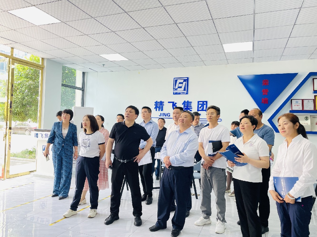 新寧縣政協(xié)黨組書(shū)記一行調(diào)研精飛智能，共探農(nóng)業(yè)數(shù)字化新篇章
